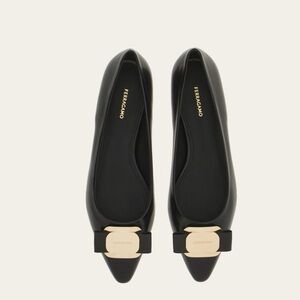 NWT Ferragamo New Vara plate ballet flat size 7